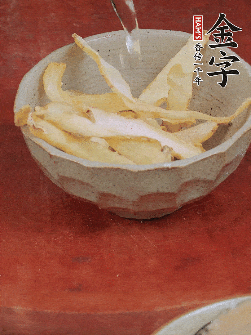 玉竹、花菇分別清水泡發(fā)。