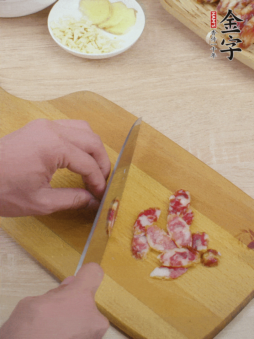 金字土香腸切片。