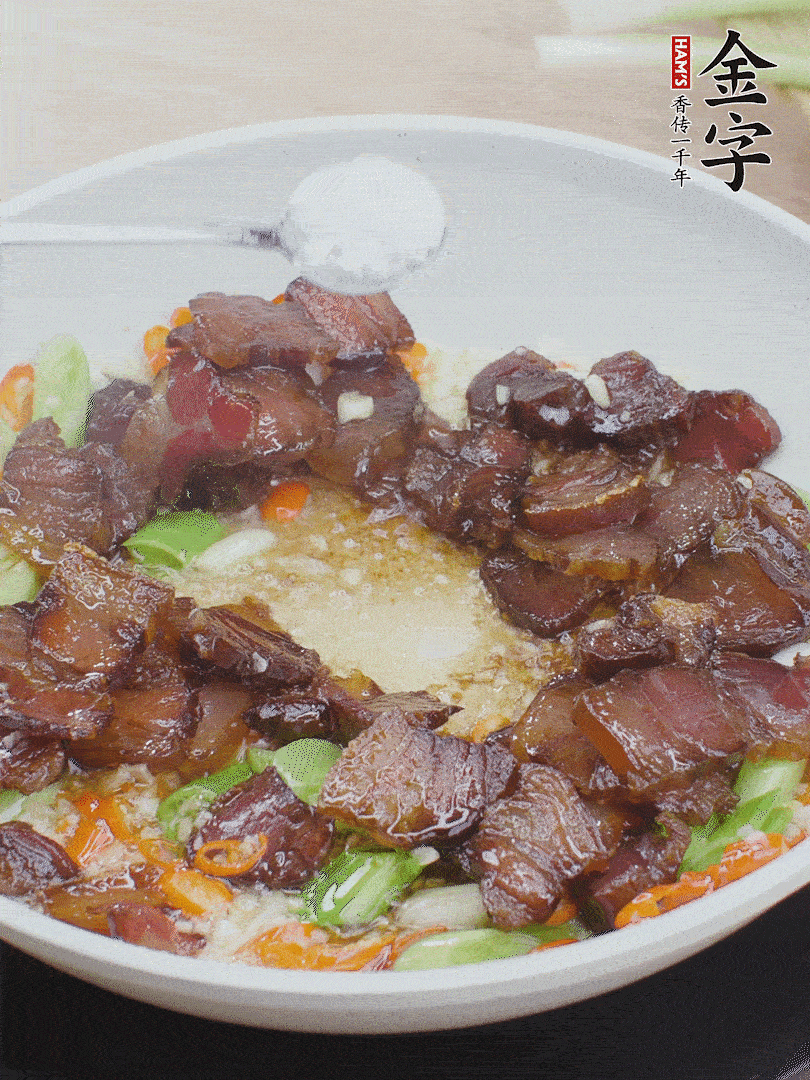 下醬油肉，一點(diǎn)生抽、白糖調(diào)味。