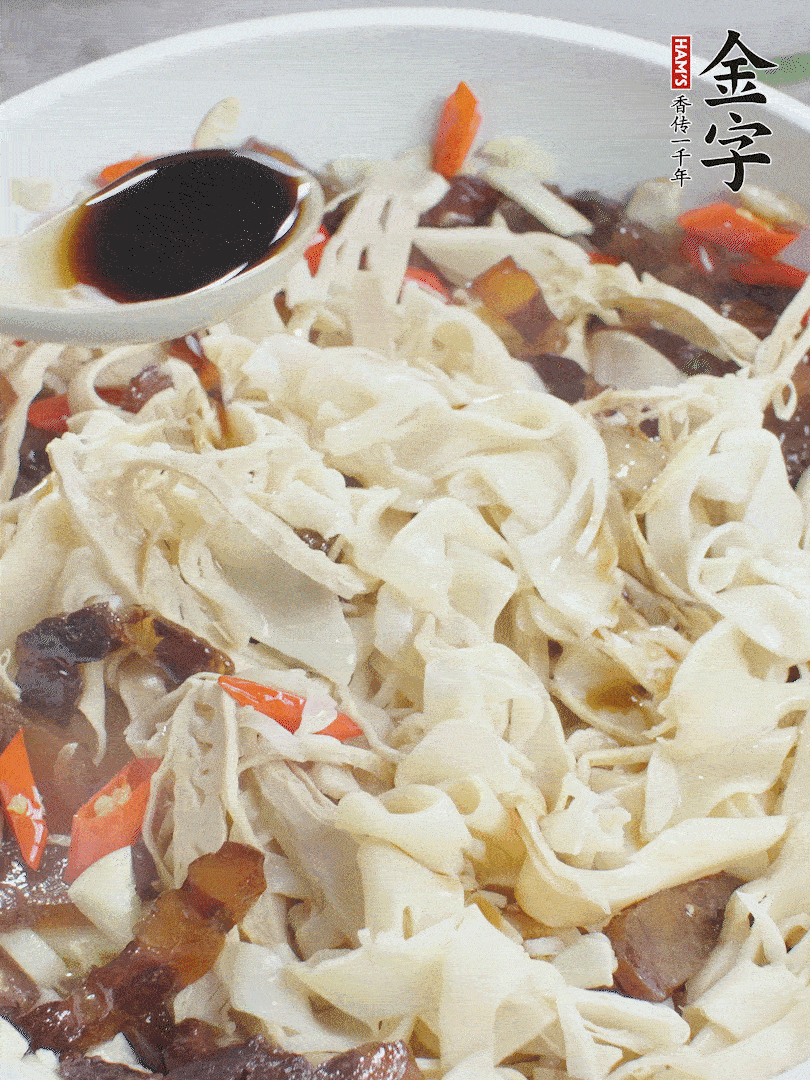 下糯米筍，淋一點生抽、蠔油調(diào)味。