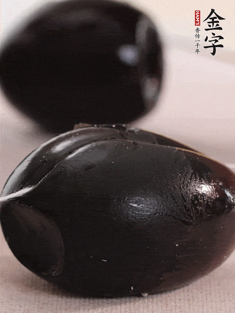 娃娃菜金針菇去跟洗凈，皮蛋改刀。