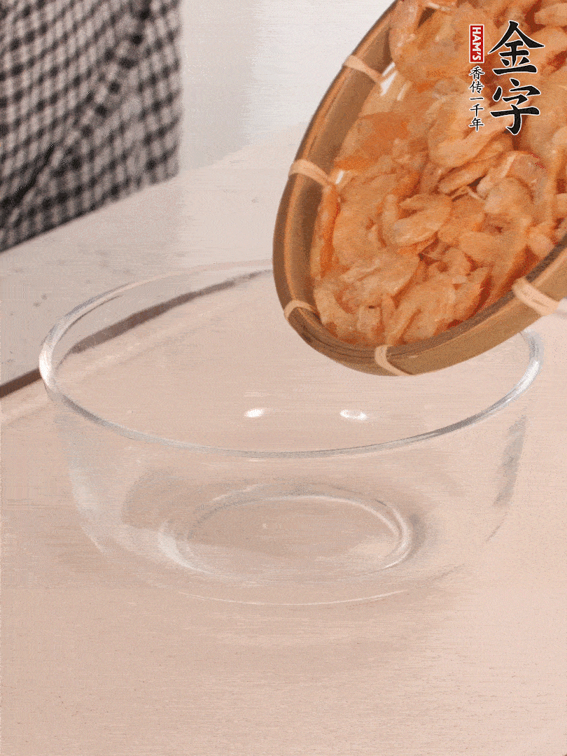 海米提前用溫水浸泡一會。