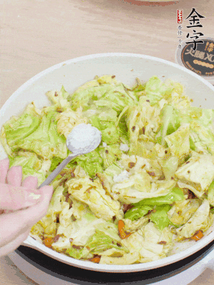 一點(diǎn)鹽、糖調(diào)味。