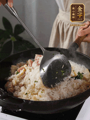 米飯煮熟后，拌入薺菜